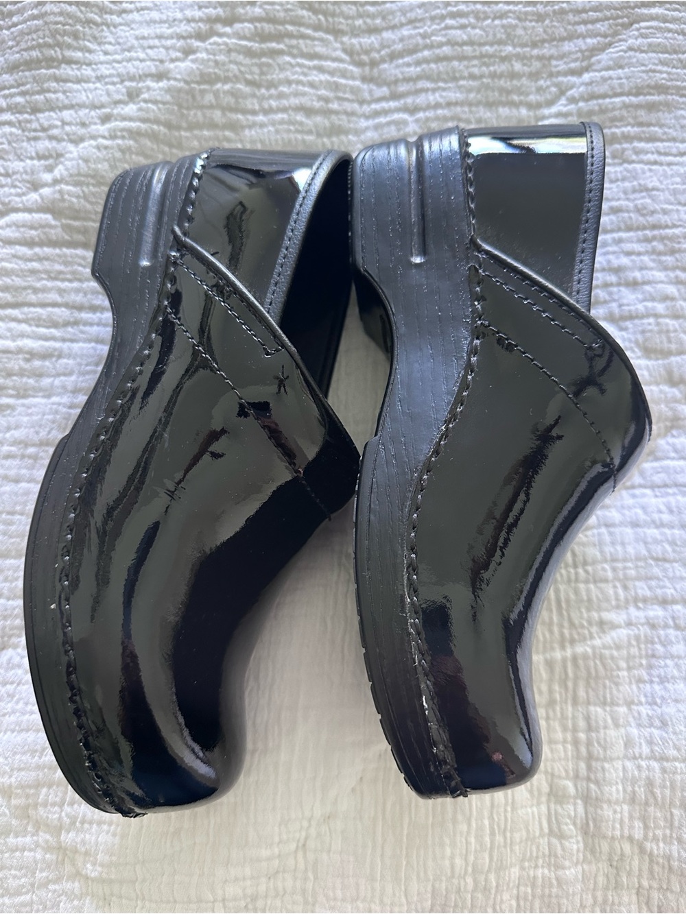 Dansko Woman's Professional Black Patent Leather Clogs size 39 EU/US 8.5
EUC - Picture 6 of 8